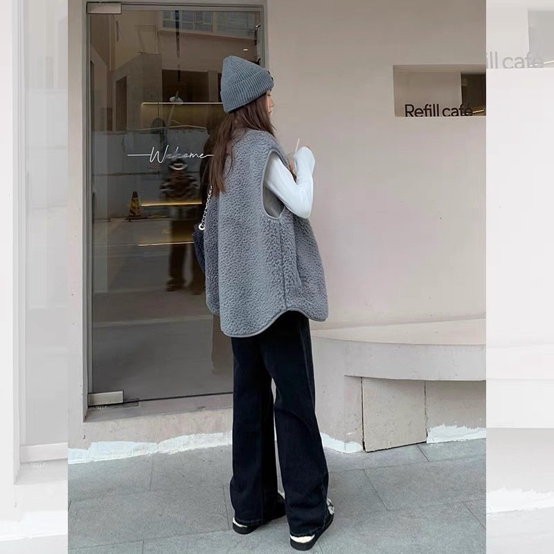 Gray Lamb Wool Warm And Loose Vest - Image 3