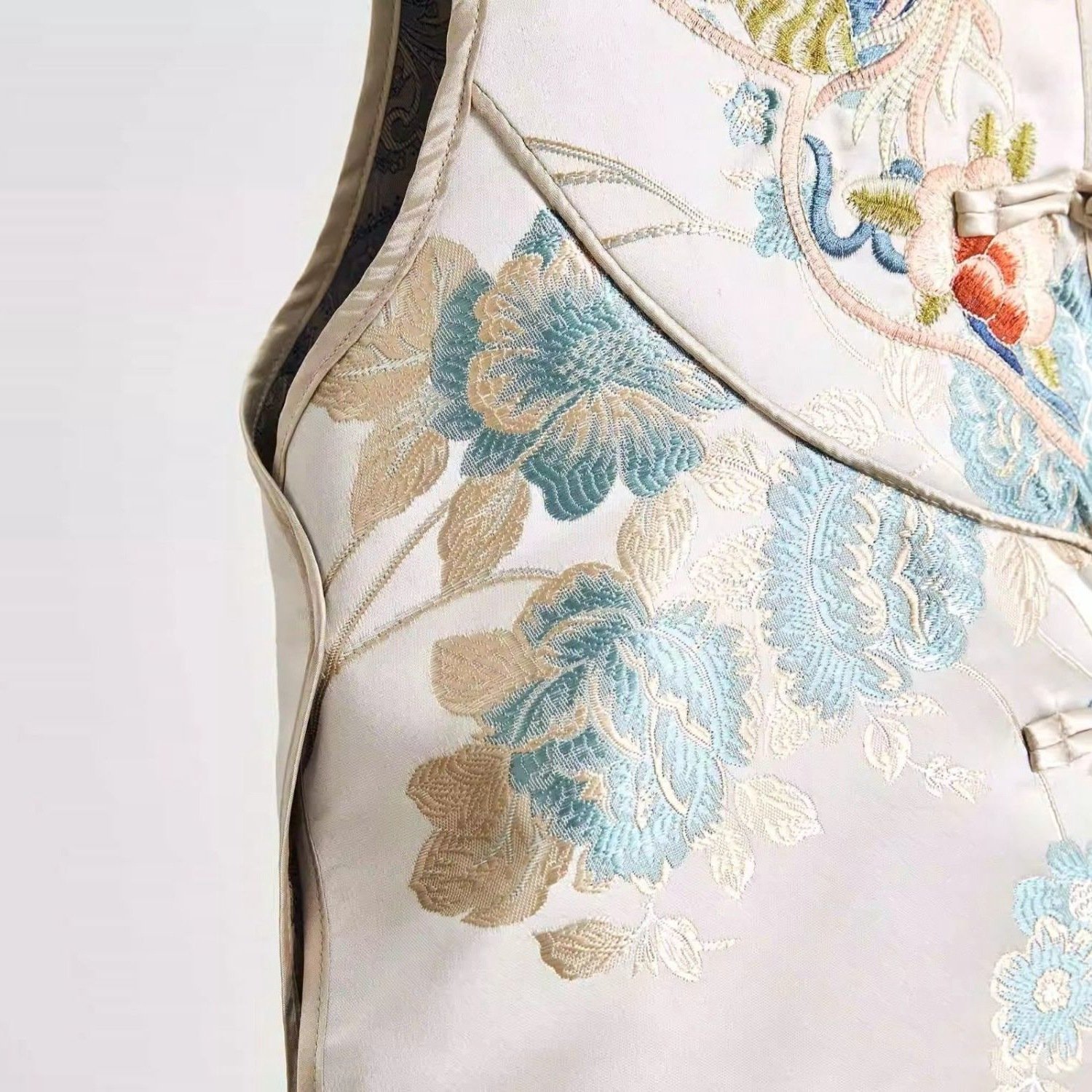 Split Stand Collar Machine Embroidery New Chinese Jacquard National Style Retro Buckle Vest For Women - Image 2