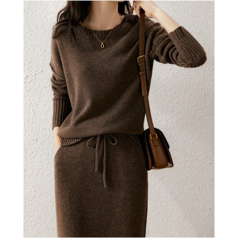 Knitted Loose Slimming Top With Skirt Two-piece Set For Women - Image 4