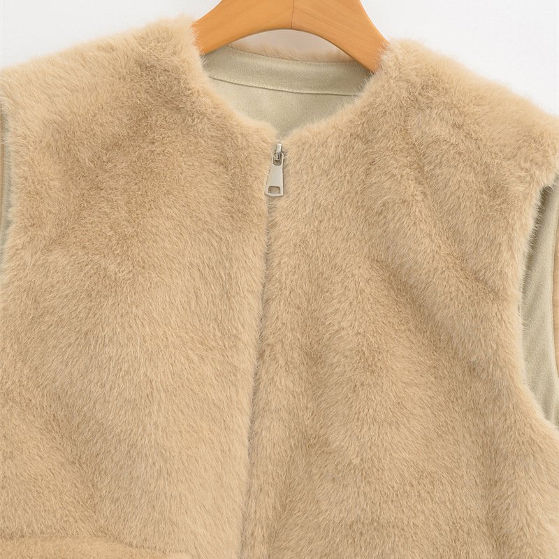 Women's Faux Fur Zipper Waistcoat - Image 3