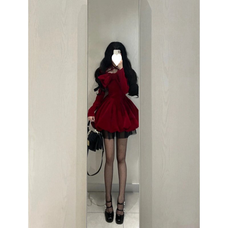 Classic Style Red Halter Velvet Dress - Image 3